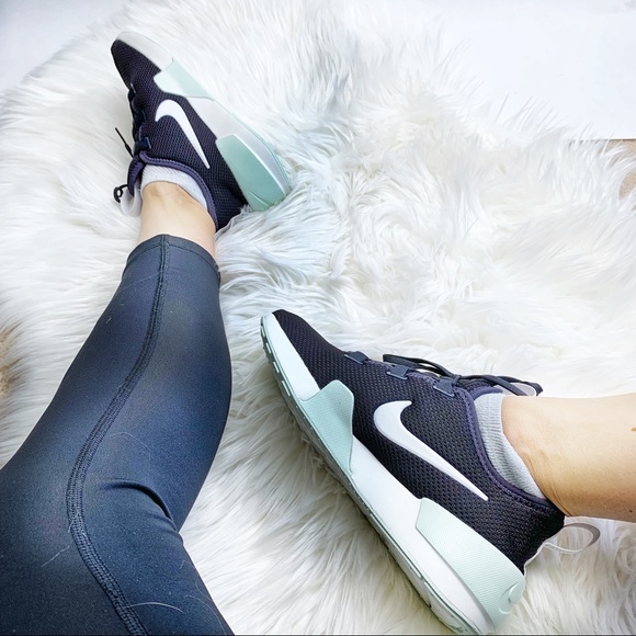 NEW NIKE Women’s Ashin Modern Running Shoes - Picture 2 of 6